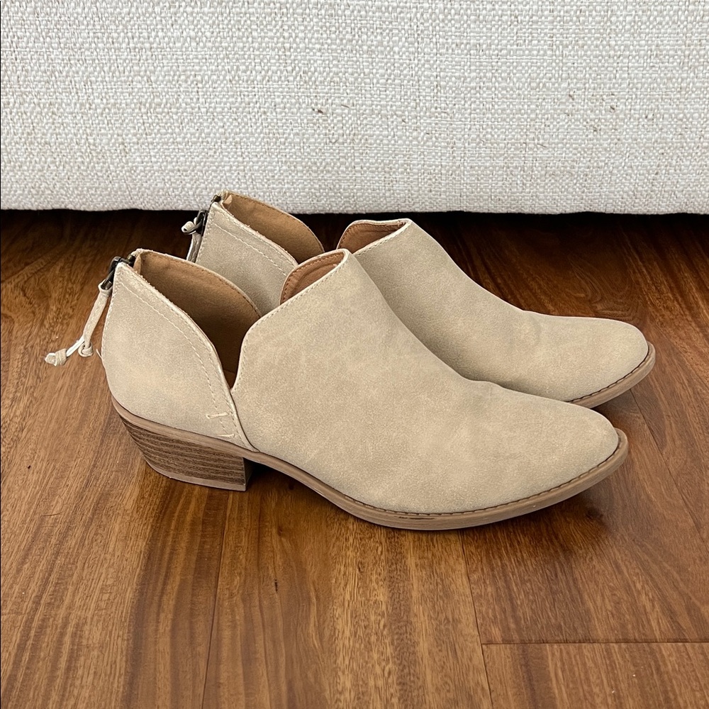 Qupid Cream Ankle Boots